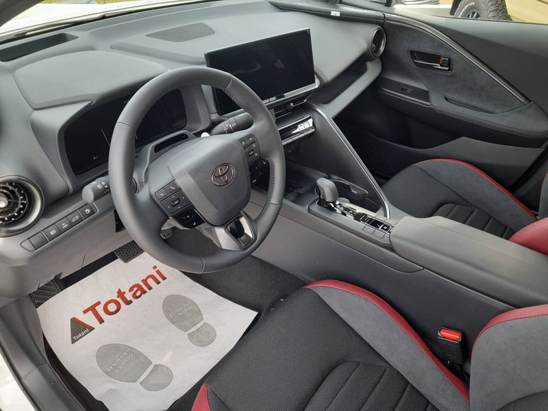 Toyota Toyota C-HR nuova a L'Aquila (15)