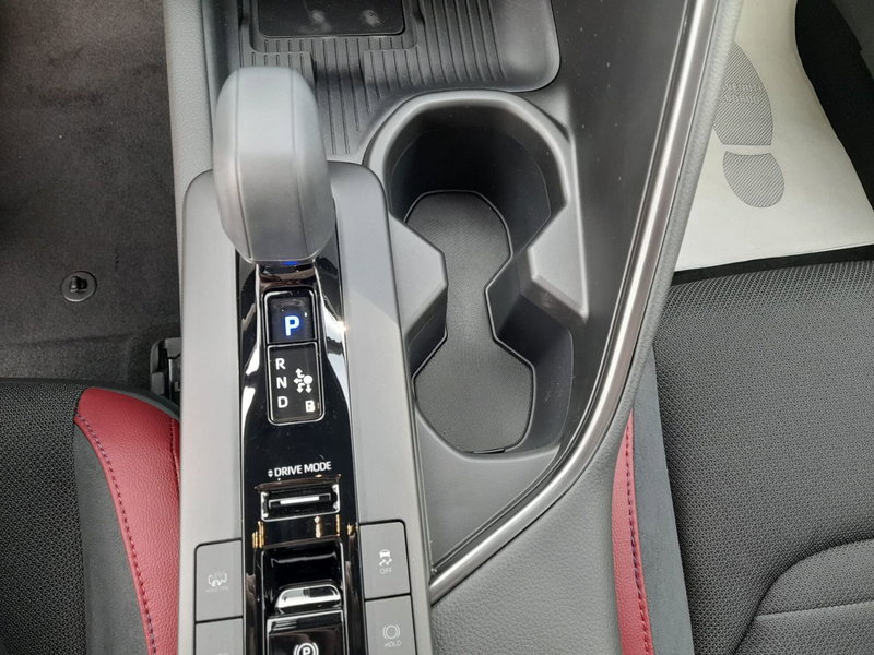 Toyota Toyota C-HR nuova a L'Aquila (16)