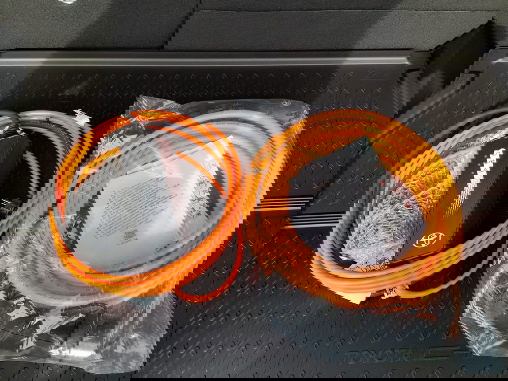 Toyota Toyota C-HR nuova a L'Aquila (19)