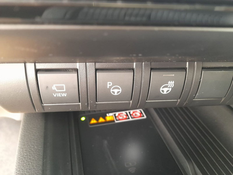 Toyota Toyota C-HR nuova a L'Aquila (20)