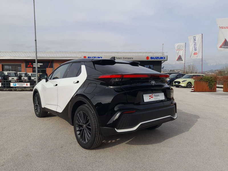 Toyota Toyota C-HR nuova a L'Aquila (3)