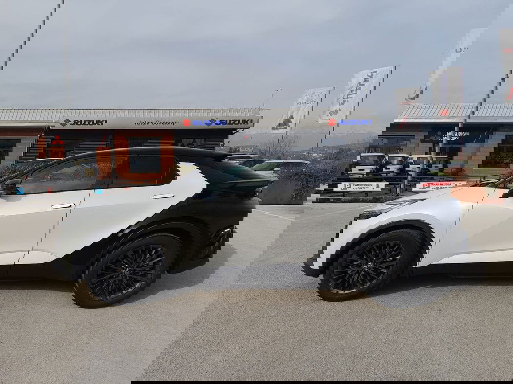 Toyota Toyota C-HR nuova a L'Aquila (4)