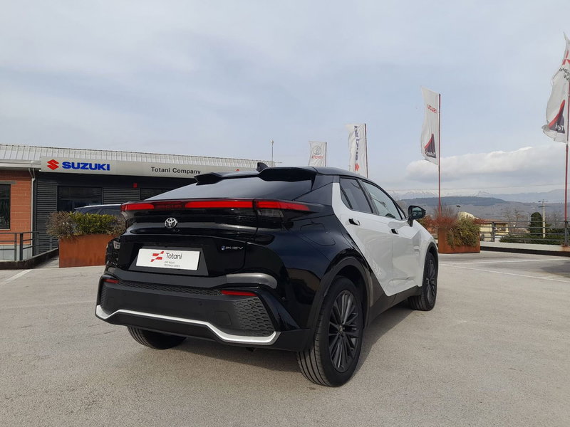 Toyota Toyota C-HR nuova a L'Aquila (5)