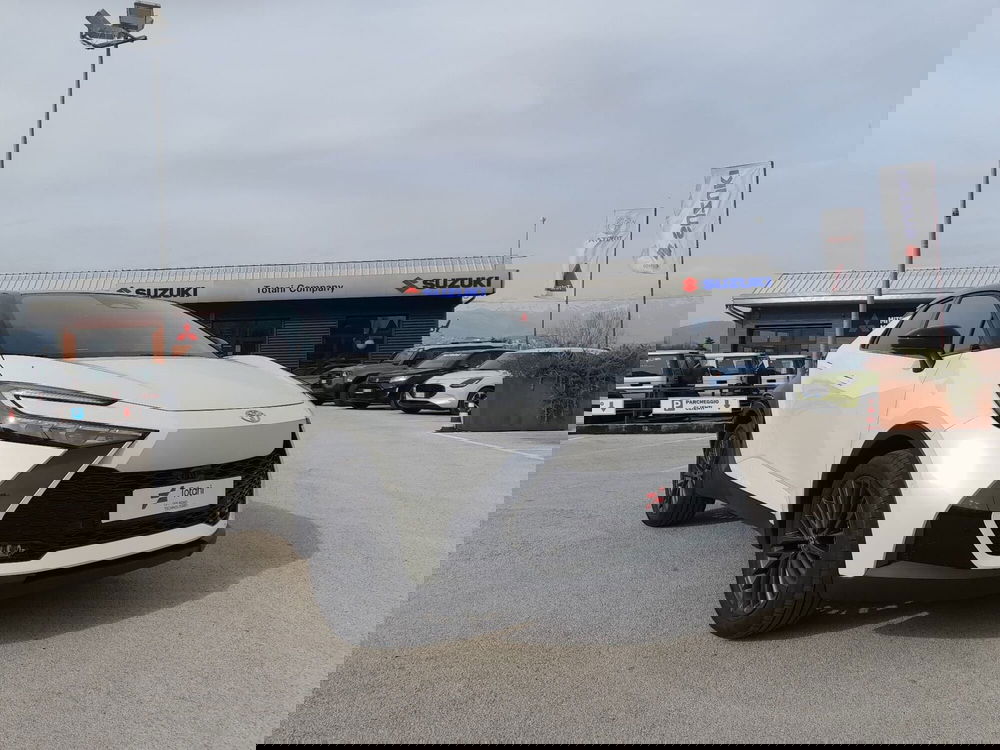 Toyota Toyota C-HR nuova a L'Aquila (6)