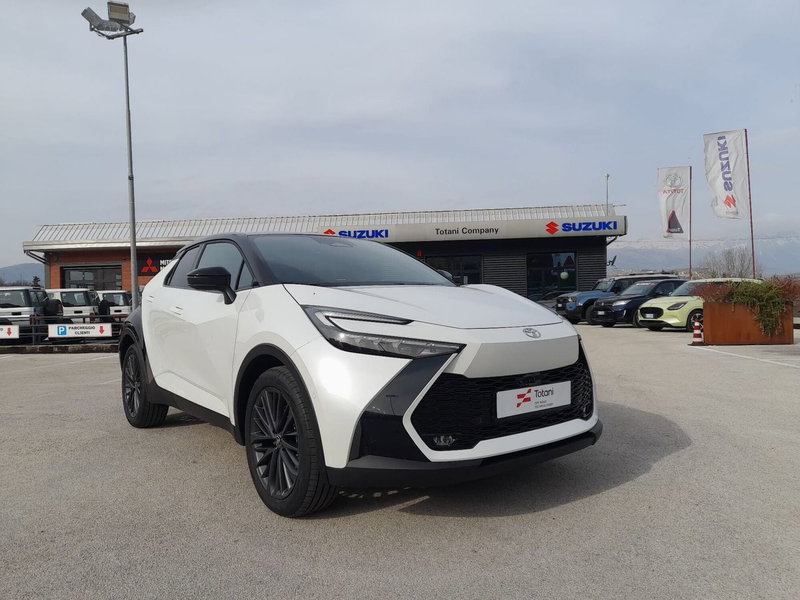 Toyota Toyota C-HR nuova a L'Aquila (6)