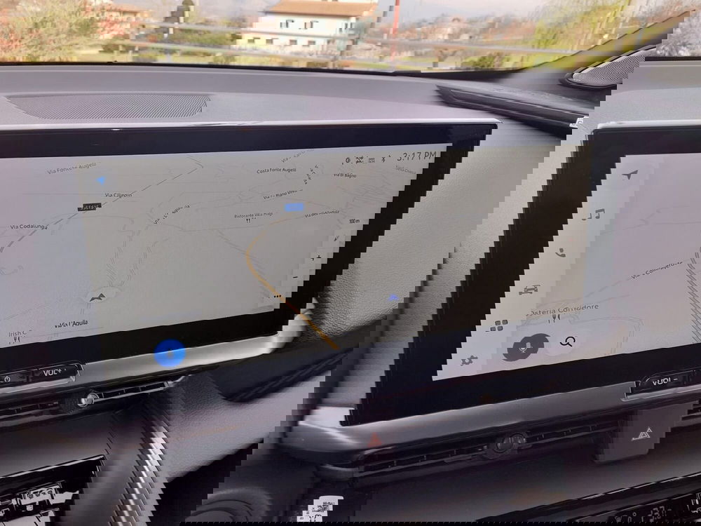 Toyota Toyota C-HR nuova a L'Aquila (8)