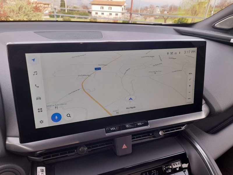 Toyota Toyota C-HR nuova a L'Aquila (8)