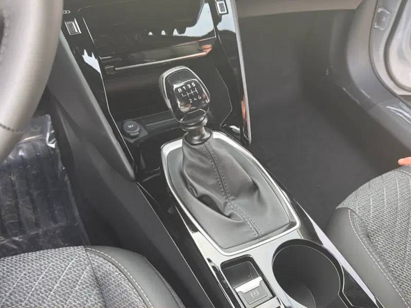 Peugeot 2008 nuova a Milano (10)