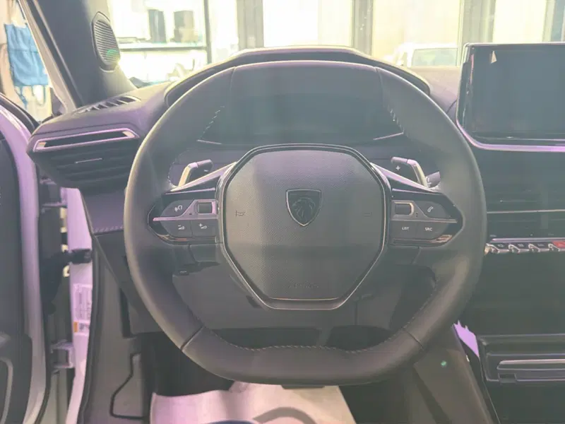 Peugeot 2008 nuova a Milano (13)