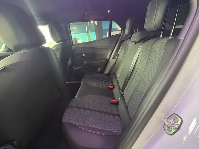Peugeot 2008 nuova a Milano (15)