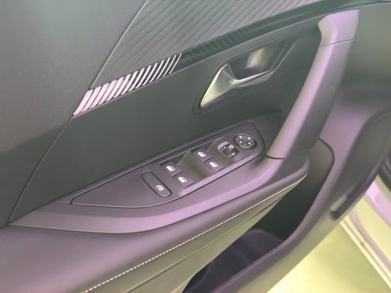 Peugeot 2008 nuova a Milano (16)