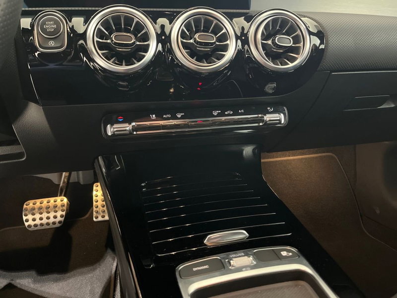 Mercedes-Benz CLA Shooting Brake usata a Napoli (14)