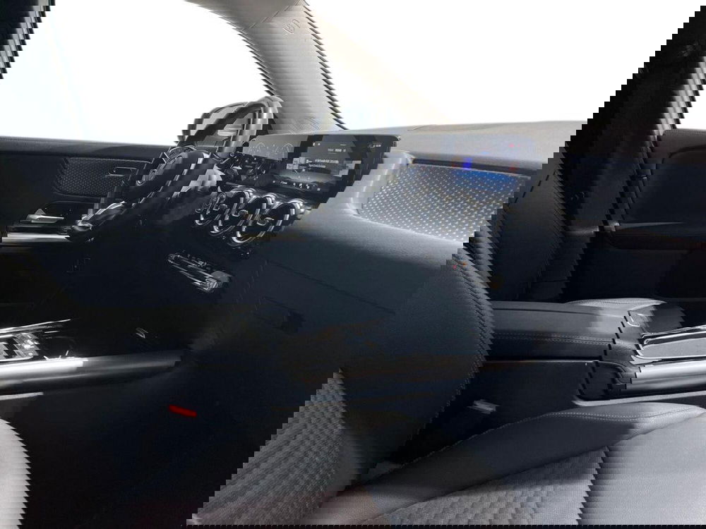 Mercedes-Benz GLA SUV usata a Napoli (15)