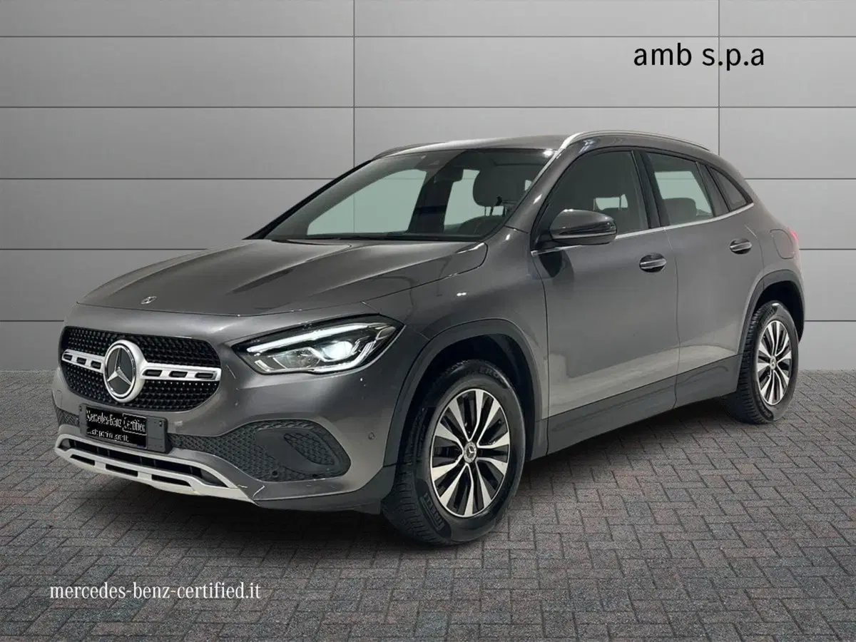 Mercedes-Benz GLA SUV usata a Napoli