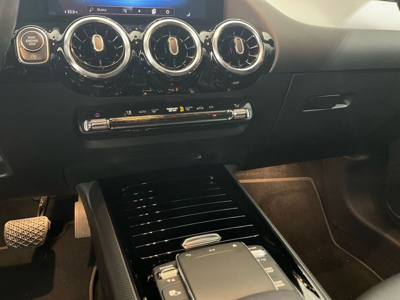 Mercedes-Benz GLA SUV usata a Napoli (14)