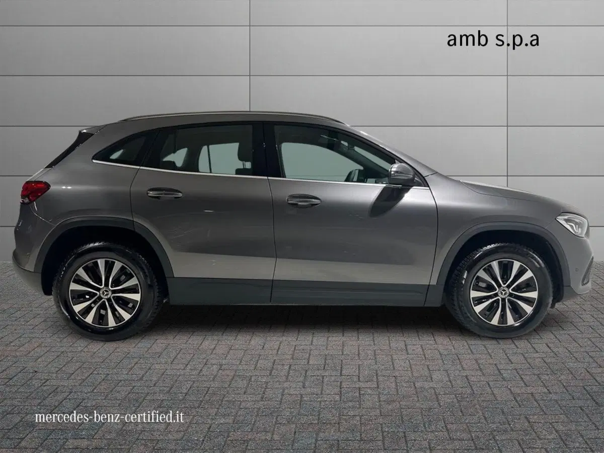 Mercedes-Benz GLA SUV usata a Napoli (5)