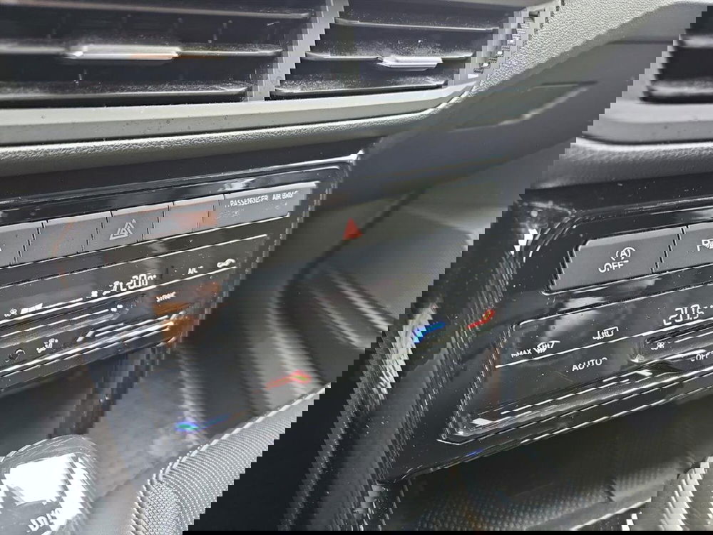 Volkswagen T-Cross usata a Lecco (17)