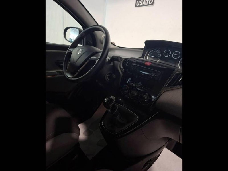 Lancia Ypsilon usata a Torino (10)