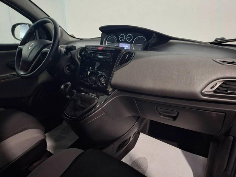 Lancia Ypsilon usata a Torino (11)