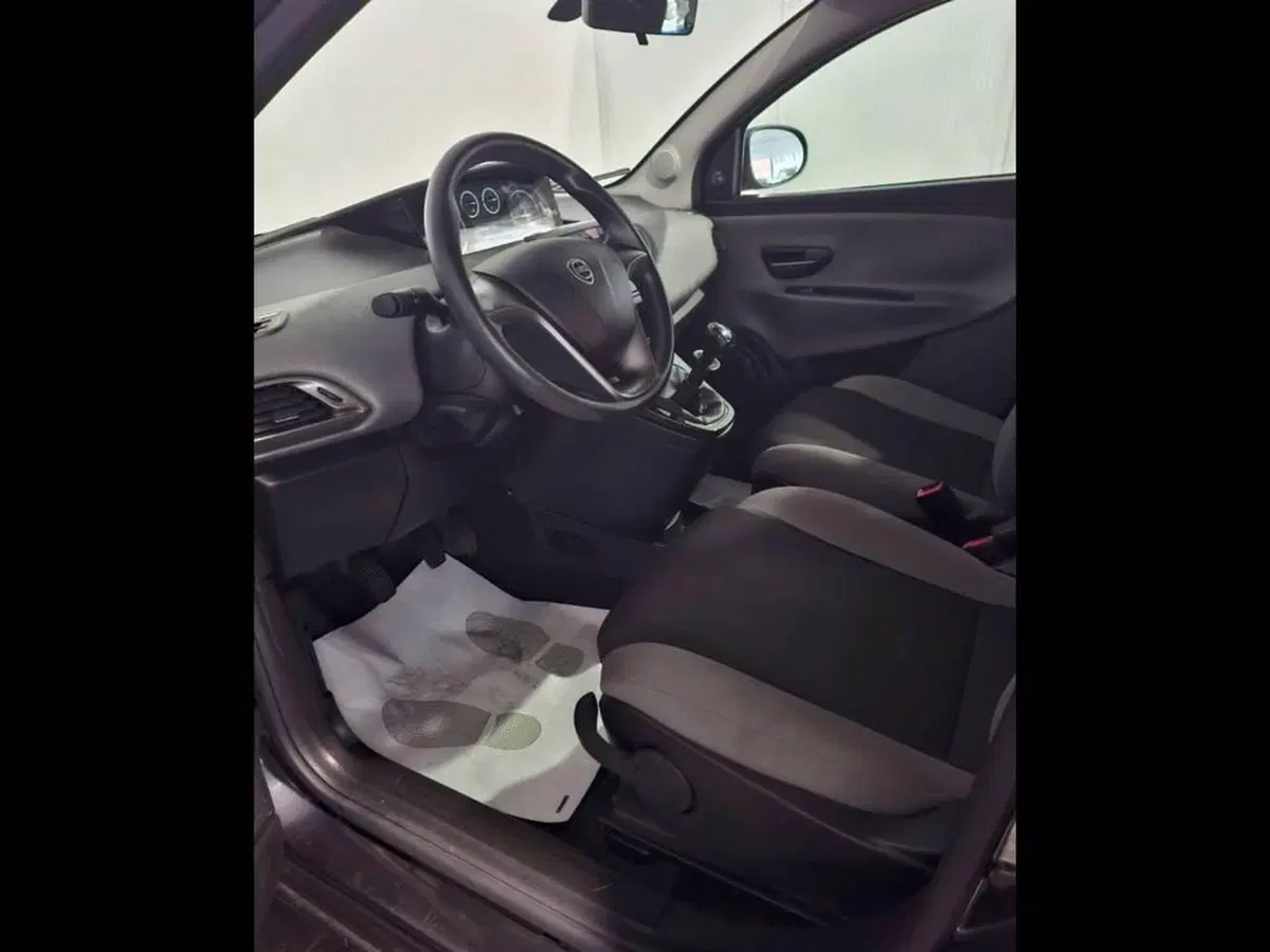 Lancia Ypsilon usata a Torino (12)