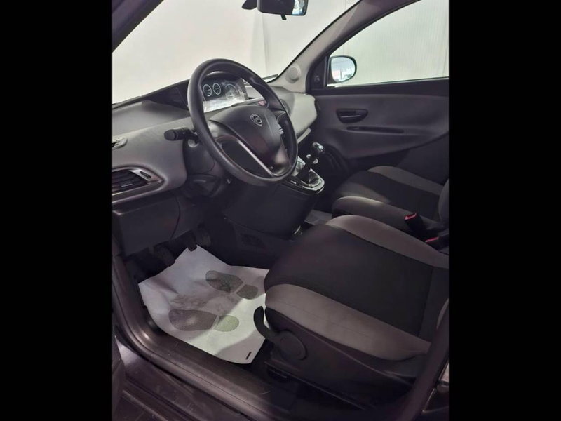 Lancia Ypsilon usata a Torino (12)