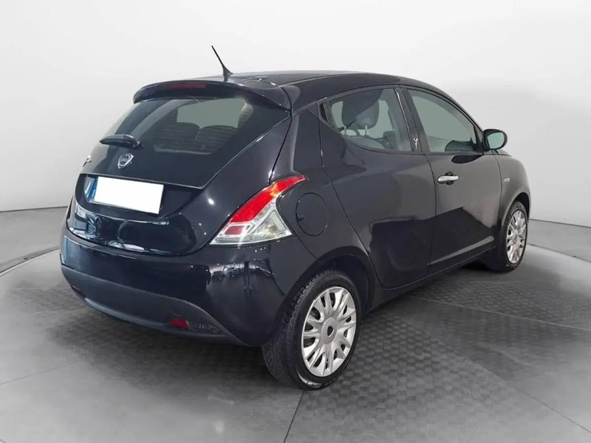 Lancia Ypsilon usata a Torino (4)