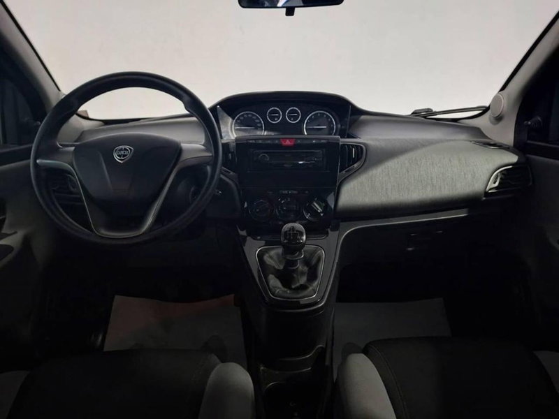 Lancia Ypsilon usata a Torino (9)
