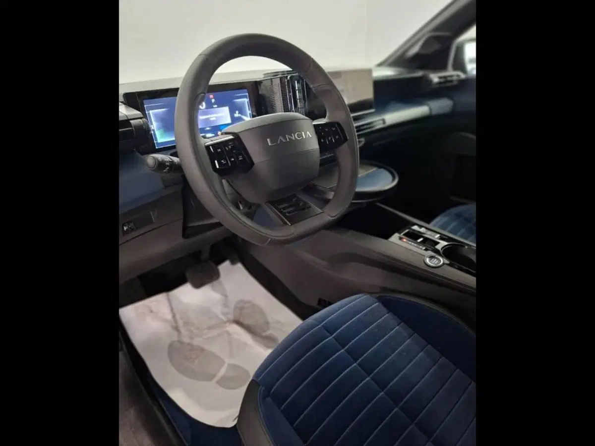 Lancia Ypsilon usata a Torino (10)