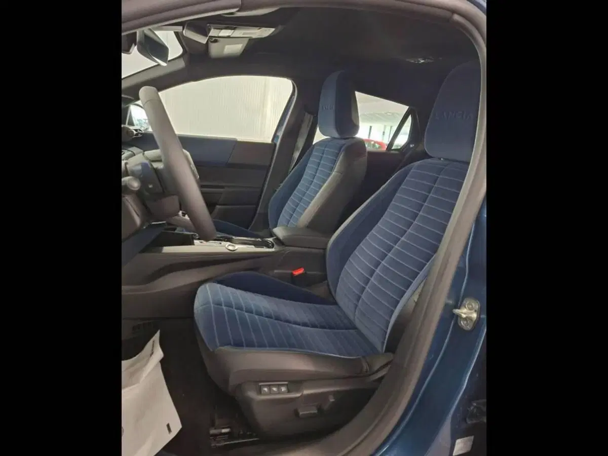 Lancia Ypsilon usata a Torino (13)