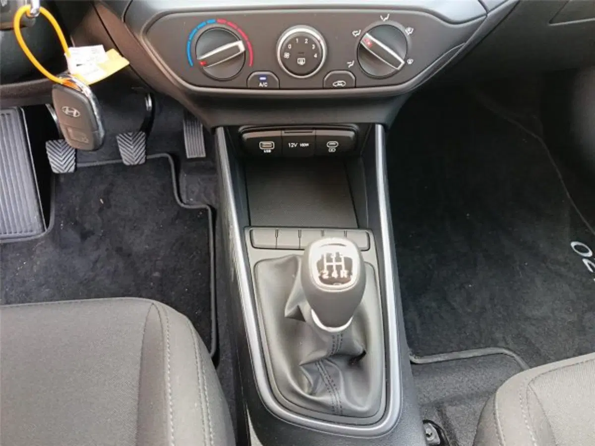 Hyundai i20 nuova a Bari (18)