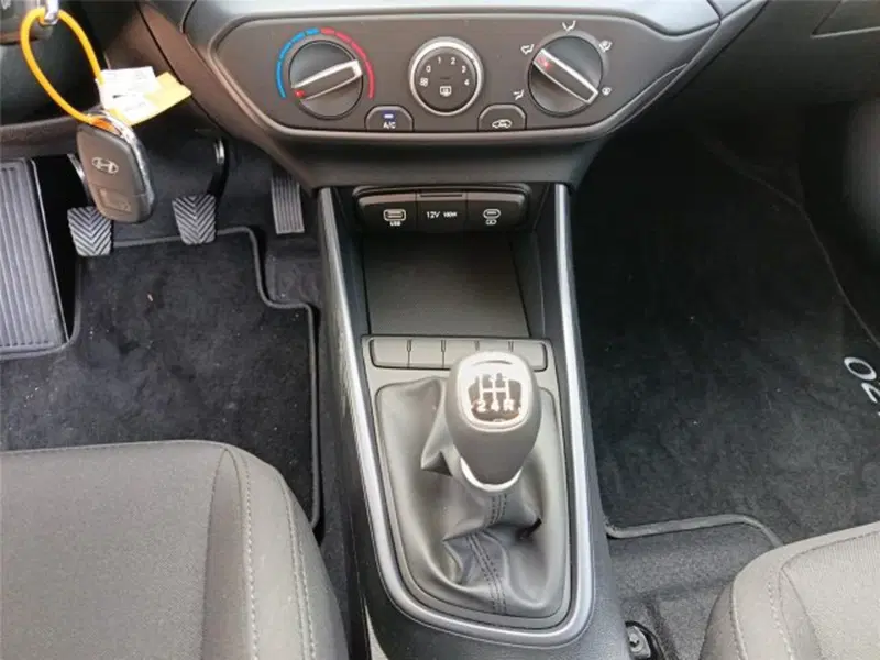 Hyundai i20 nuova a Bari (18)