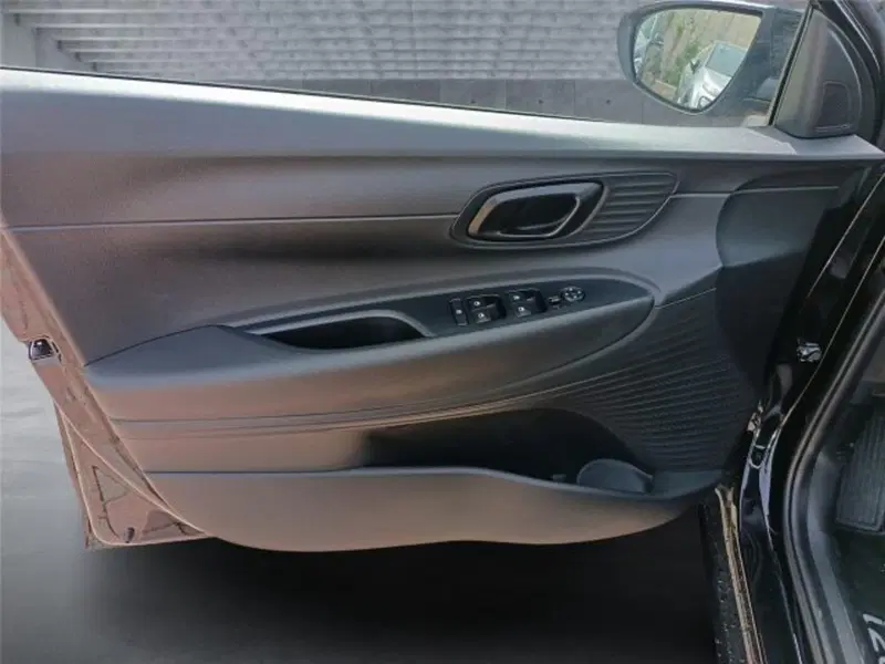 Hyundai i20 nuova a Bari (9)