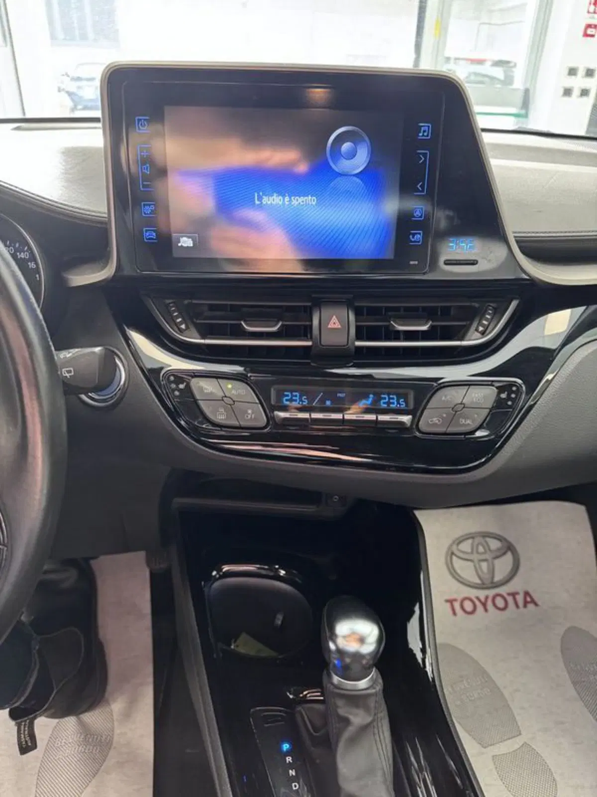 Toyota Toyota C-HR usata a Prato (12)