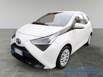 Toyota Aygo 1.0 VVT-i 72 CV 5 porte x-play del 2020 usata a La Spezia