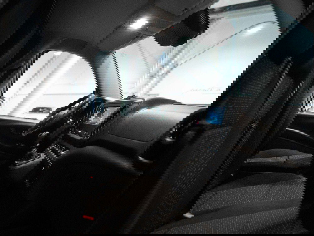 Mercedes-Benz Vito nuova a Ancona (19)