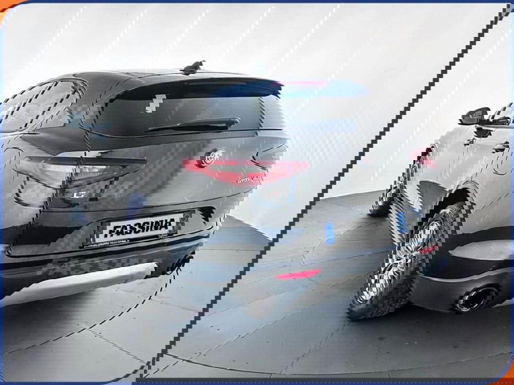 Alfa Romeo Stelvio usata a Milano (4)