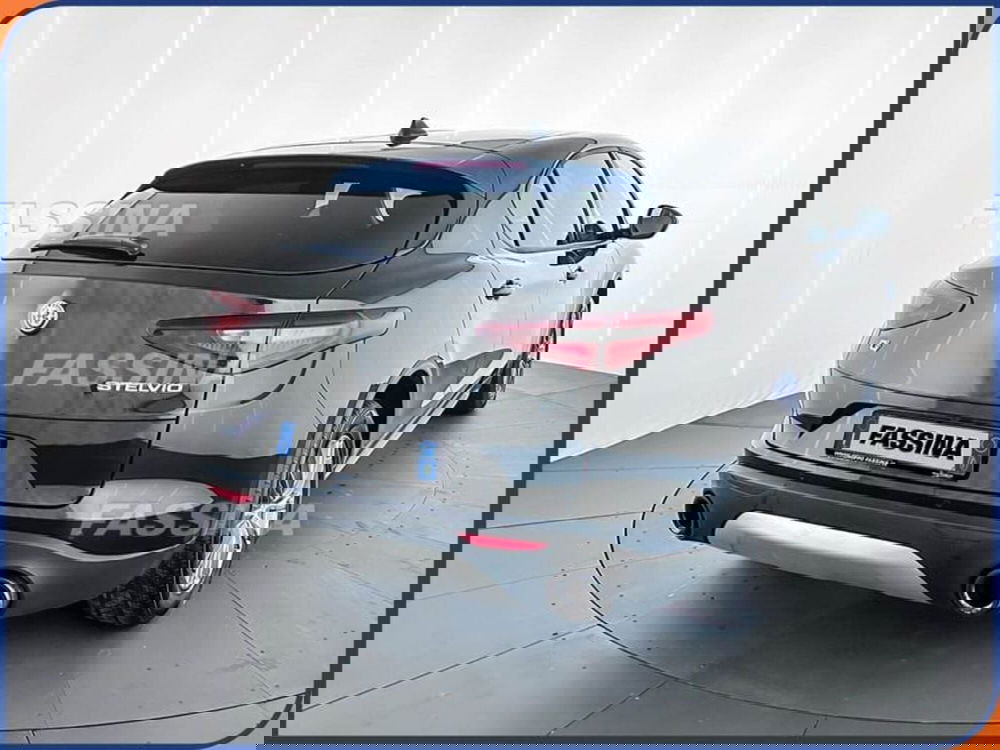 Alfa Romeo Stelvio usata a Milano (6)