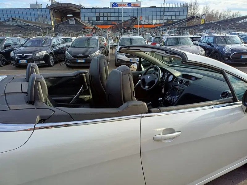 Peugeot 308 Cabrio usata a Modena (13)