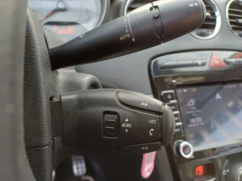 Peugeot 308 Cabrio usata a Modena (17)