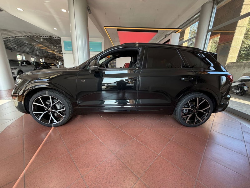 Volkswagen Touareg nuova a Genova (2)