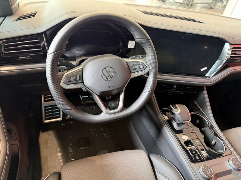 Volkswagen Touareg nuova a Genova (8)
