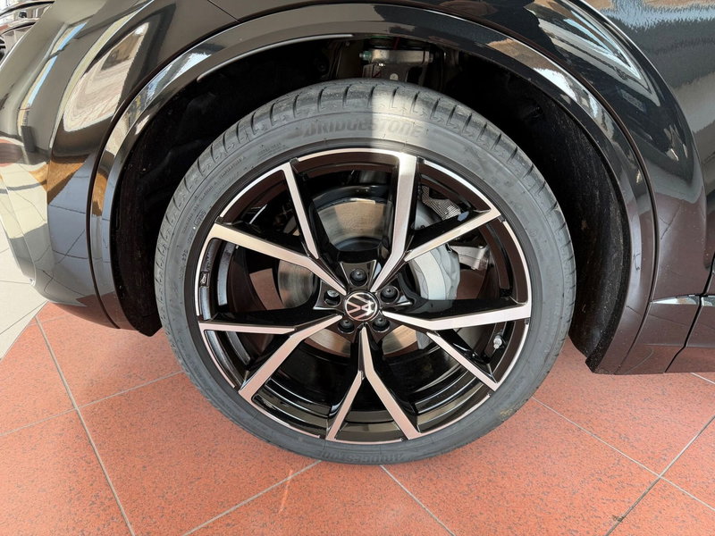 Volkswagen Touareg nuova a Genova (9)