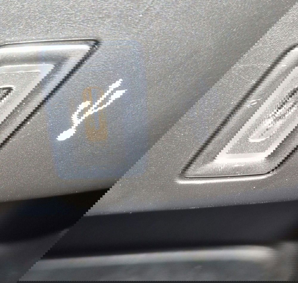 Jeep Avenger usata a Terni (13)