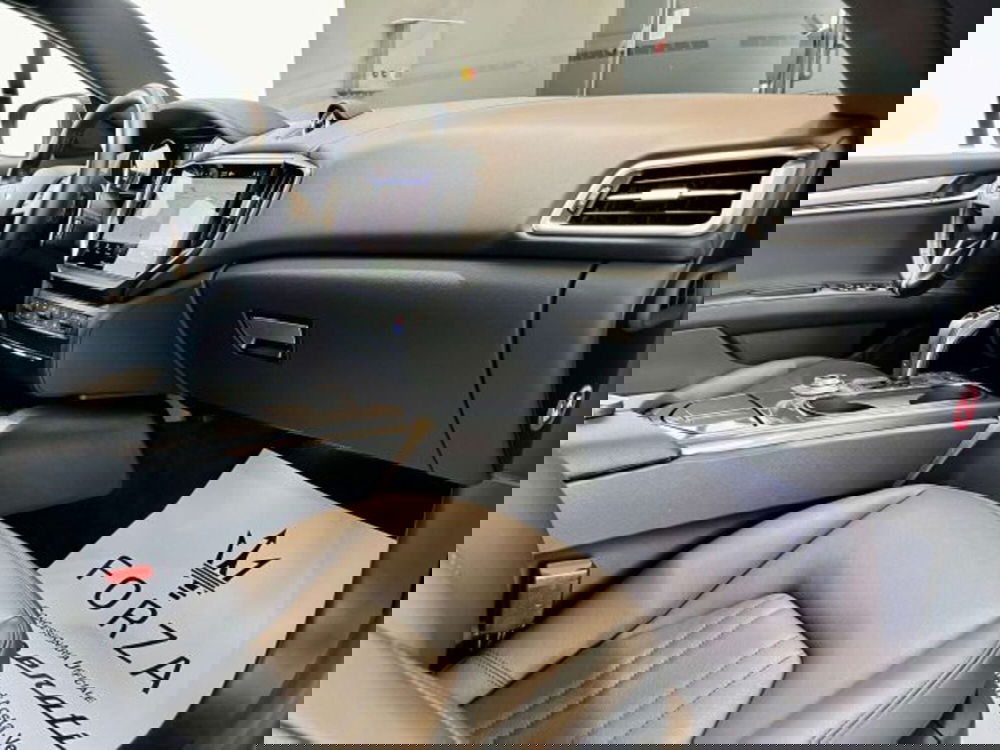 Maserati Ghibli usata a Torino (13)