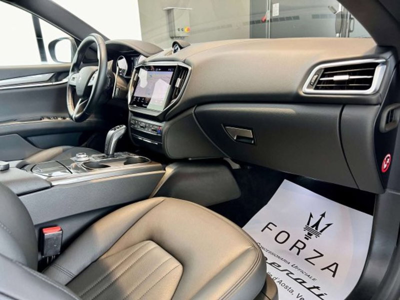 Maserati Ghibli usata a Torino (7)