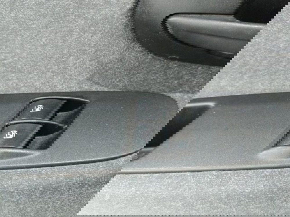 Lancia Ypsilon usata a Catania (19)