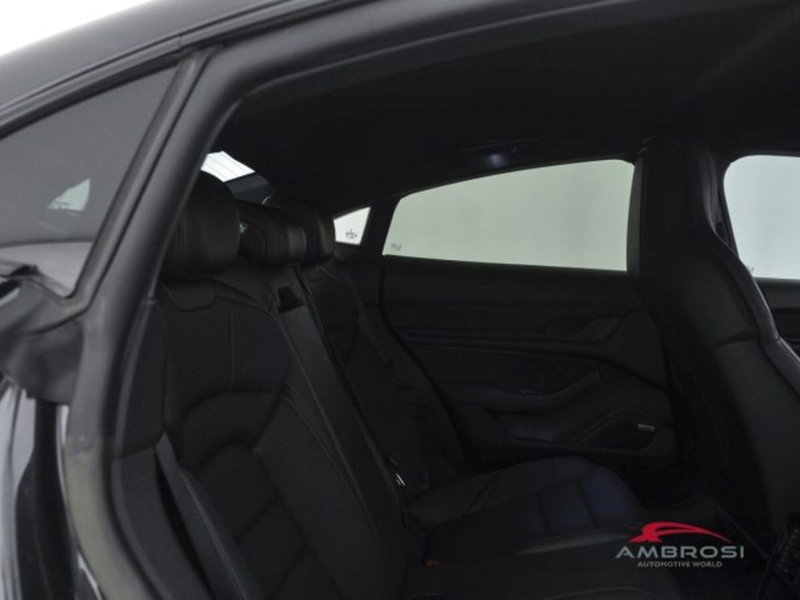 Porsche Taycan usata a Perugia (11)