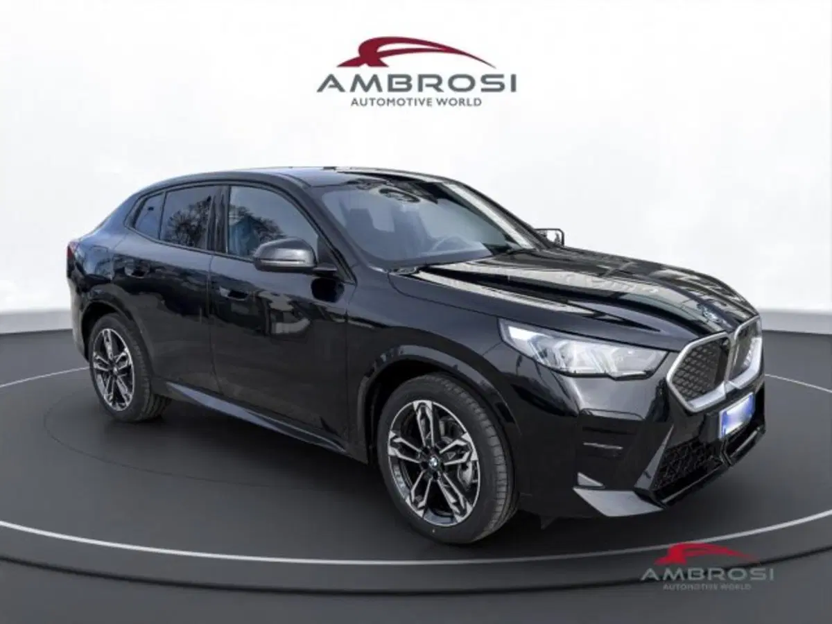 BMW iX2 nuova a Perugia (2)