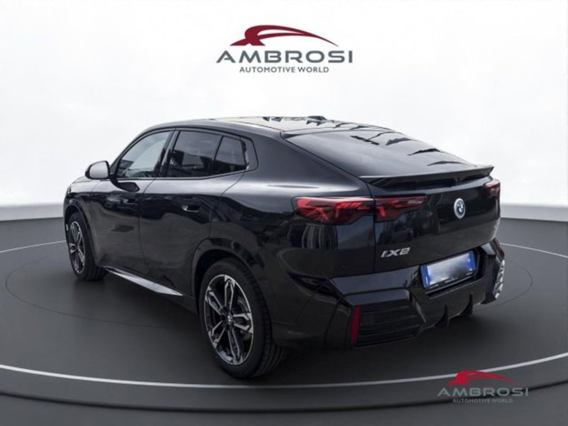 BMW iX2 nuova a Perugia (4)