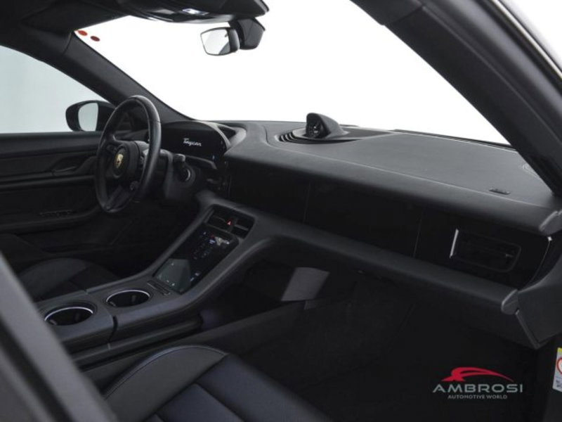 Porsche Taycan usata a Perugia (12)